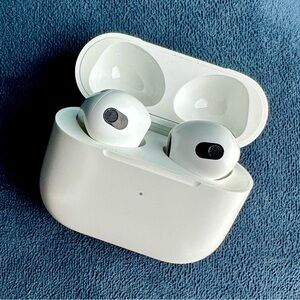 Apple AirPods (3rd Generation)